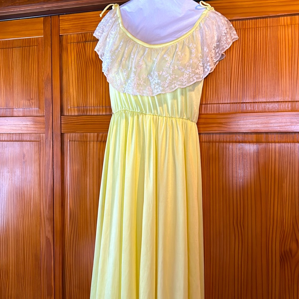 Prom or Evening Dress Size Small;Lace Off or On  Shoulder;Beautiful Yellow Color